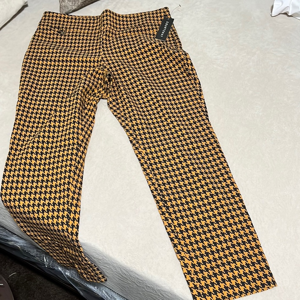In style and very cute houndstooth straight leg pants 14